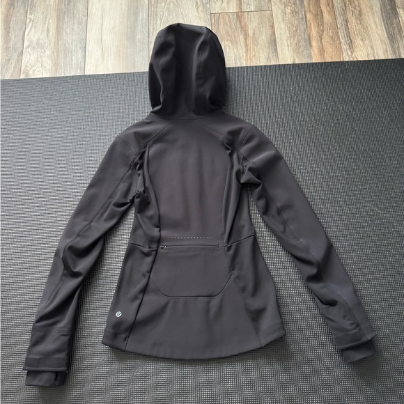Lululemon Cross Chill Performance Jacket - Picture 2 of 2